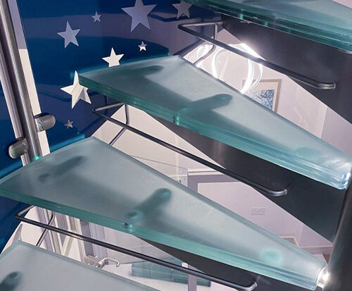 Beautiful staircase in exclusive South West residence showing architectural glass made by toughened glass manufacturers Kite Glass